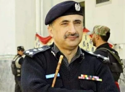 akhtar hayat replaces moazzam ansari as k p inspector general