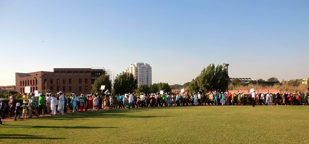 Hundreds of people suffering from the condition along with their families and caregivers participated in the walk. PHOTO: ATHAR KHAN/EXPRESS