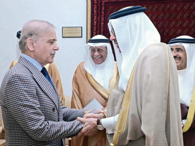prime minister shehbaz sharif receives bahrain s foreign minister dr abdullatif bin rashid al zayani prior to their meeting in islamabad photo ppi prime minister shehbaz sharif receives bahrain s foreign minister dr abdullatif bin rashid al zayani prior to their meeting in islamabad photo ppi