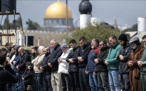 israel continues to bar muslims from friday prayers at al aqsa mosque for 4th straight week