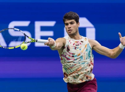 alcaraz powers through as us open rivals feel the heat
