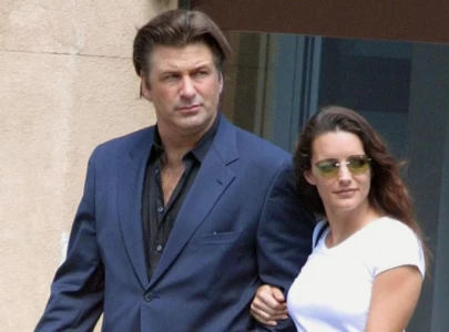 kristin davis jokes she stayed with alec baldwin for his hamptons home