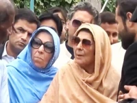 screengrab of pti founder imran khan s sisters aleema khan and naureen khan during a media talk outside adiala jail on monday
