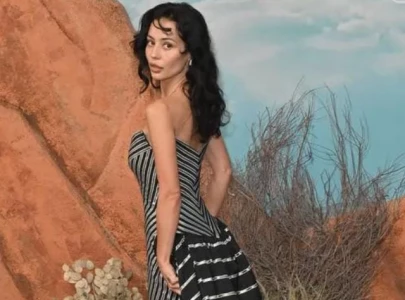 alexa demie looks questionable at euphoria season 3 premiere