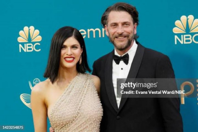 alexandra daddario and husband andrew form expecting first child alexandra daddario and husband andrew form expecting first child