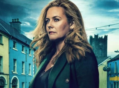 clueless alicia silverstone returns to tv clueless alicia silverstone returns to tv