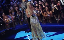 ros makes history at 2025 mtv vmas with apt ros makes history at 2025 mtv vmas with apt