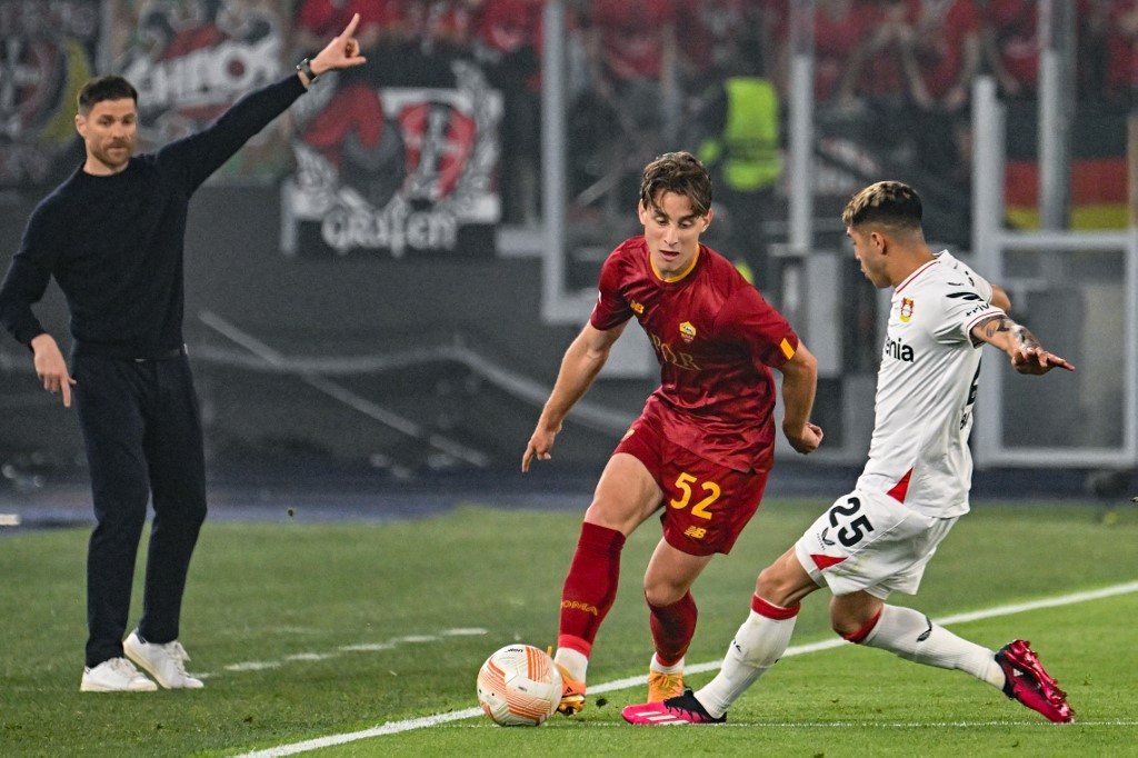 Roma edge Leverkusen in semi-final first leg