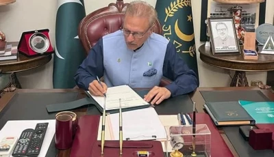 president dr arif alvi denies having signed official secrets act amendment act 2023 and army act amendment 2023 he is pictured here giving the green signal to recently passed pemra amendment law photo pid file