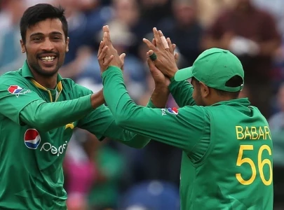amir throws his weight behind babar azam for world cup captaincy