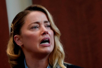 tearful amber heard testifies ex husband johnny depp turned violent
