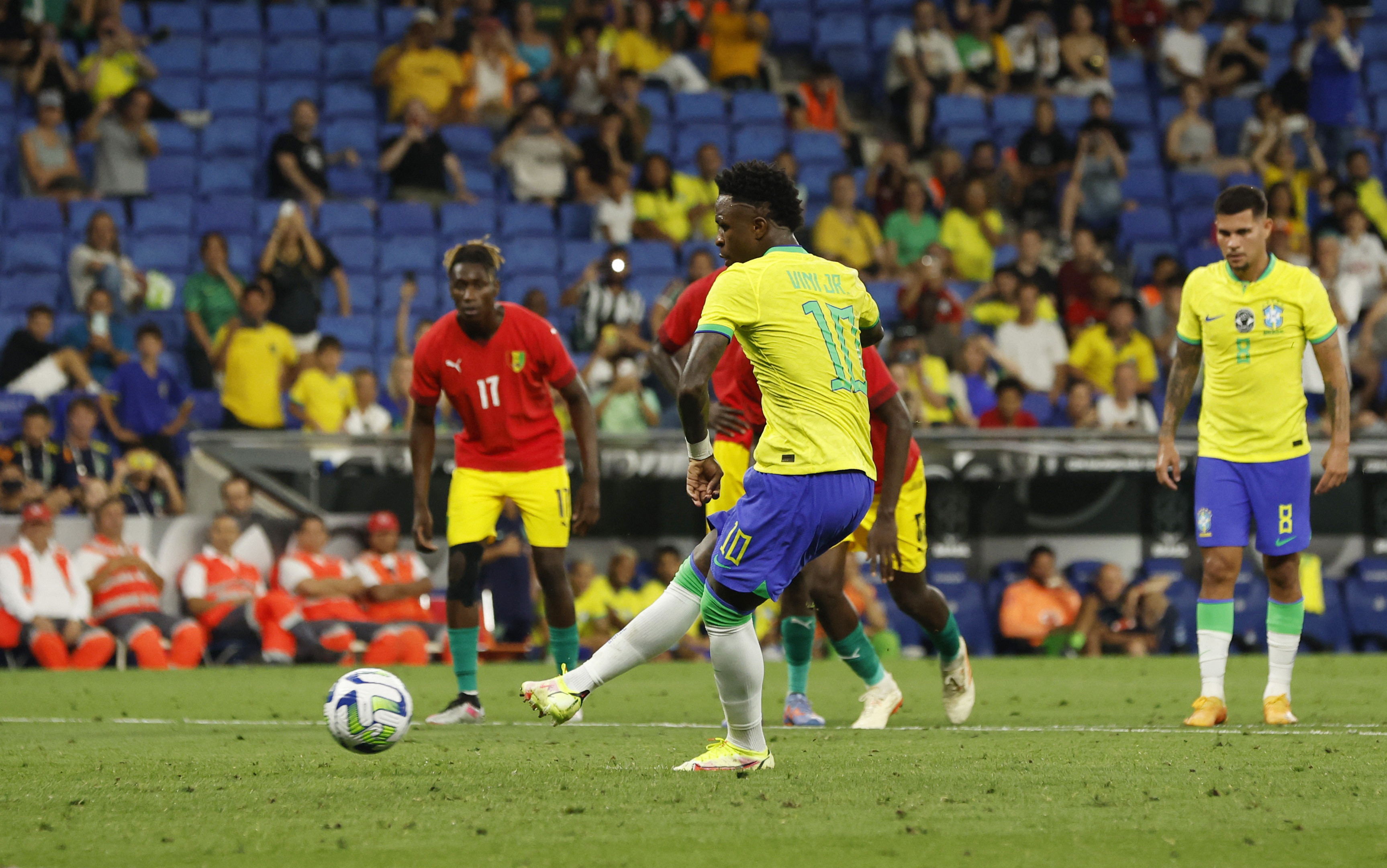 Brazil's older players should step up: Danilo