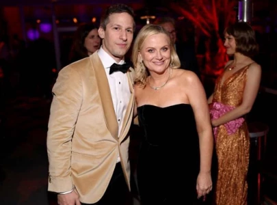 amy poehler and andy samberg reunite on podcast snl fans get emotional amy poehler and andy samberg reunite on podcast snl fans get emotional