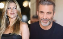 jennifer aniston s friends support her new relationship with jim curtis calling him a calming influence