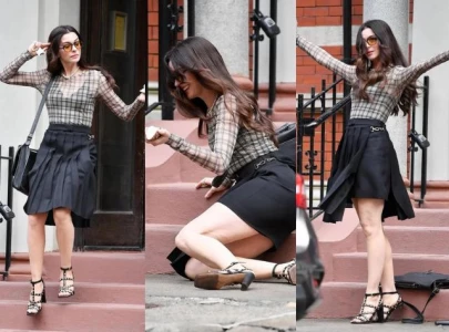 did anne hathaway just recreate her princess diaries fall on the devil wears prada 2 set did anne hathaway just recreate her princess diaries fall on the devil wears prada 2 set