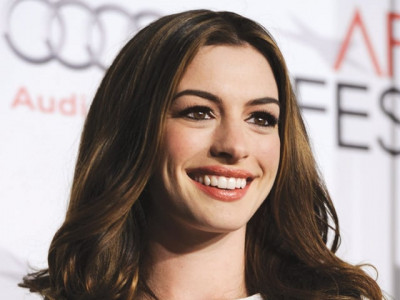 anne hathaway talks of love and other drugs