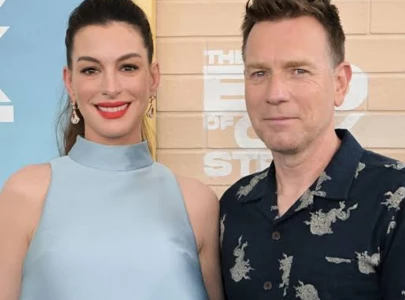 ewan mcgregor reveals playful baby gift idea for pregnant anne hathaway ewan mcgregor reveals playful baby gift idea for pregnant anne hathaway