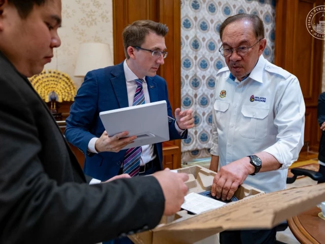 malaysian prime minister anwar ibrahim inspecting starlink kits photo anwar ibrahim x malaysian prime minister anwar ibrahim inspecting starlink kits photo anwar ibrahim x
