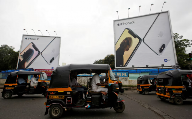 apple benefits as india cuts smartphone import tax to 15 apple benefits as india cuts smartphone import tax to 15