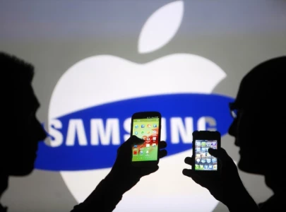 apple overtakes samsung to become the world s top smartphone brand