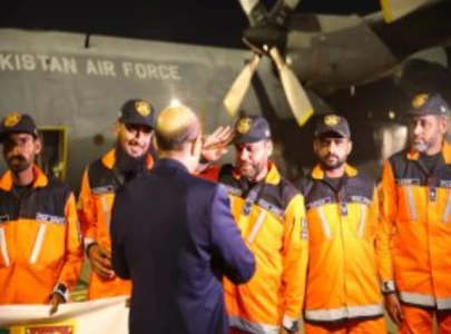 army s elite relief team arrives in colombo