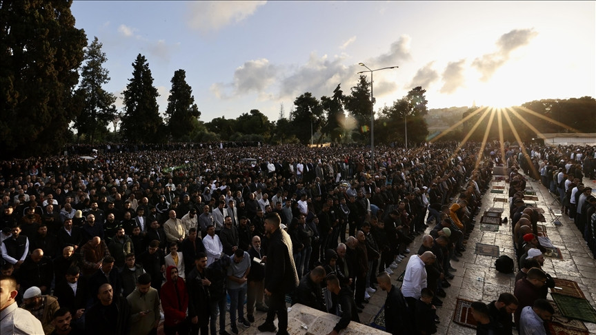 Around 120,000 Muslims do special prayers at Al-Aqsa Mosque