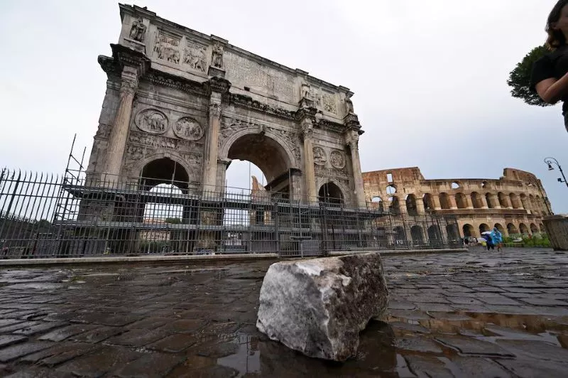 fragments of constantine s arch lie on the ground after lightning struck it during a storm in rome italy september 3 2024 photo reuters fragments of constantine s arch lie on the ground after lightning struck it during a storm in rome italy september 3 2024 photo reuters