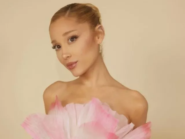 courtesy arianagrande courtesy arianagrande