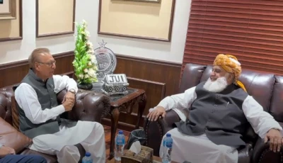 former president and senior pti leader arif alvi met with jui f chief maulana fazlur rehman at his residence in islamabad on tuesday screengrab