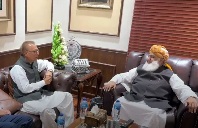 former president and senior pti leader arif alvi met with jui f chief maulana fazlur rehman at his residence in islamabad on tuesday screengrab former president and senior pti leader arif alvi met with jui f chief maulana fazlur rehman at his residence in islamabad on tuesday screengrab
