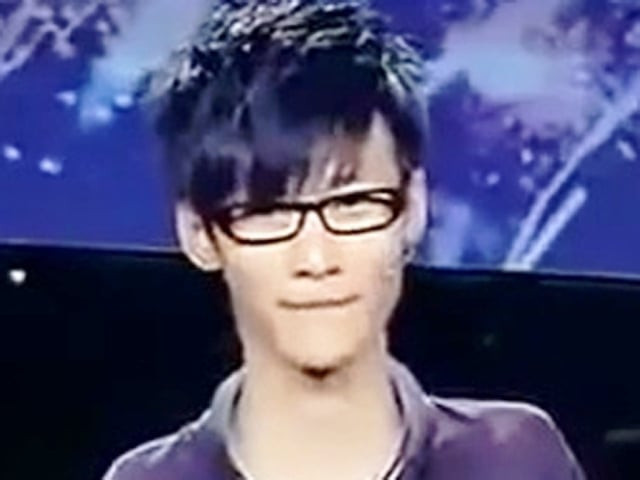 armless pianist plays with toes to win china s got talent armless pianist plays with toes to win china s got talent