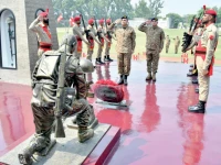 field marshal syed asim munir pays homage to the fallen soldiers at the yadgar e shuhada in peshawar photo ppi