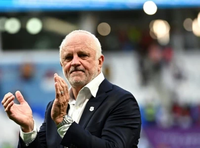 arnold extends australia contract