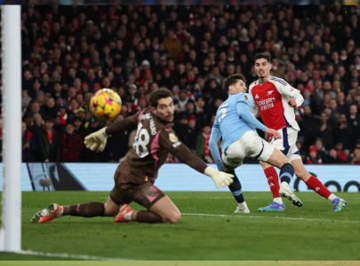 arsenal smash manchester city 5 1 move within six points of top spot
