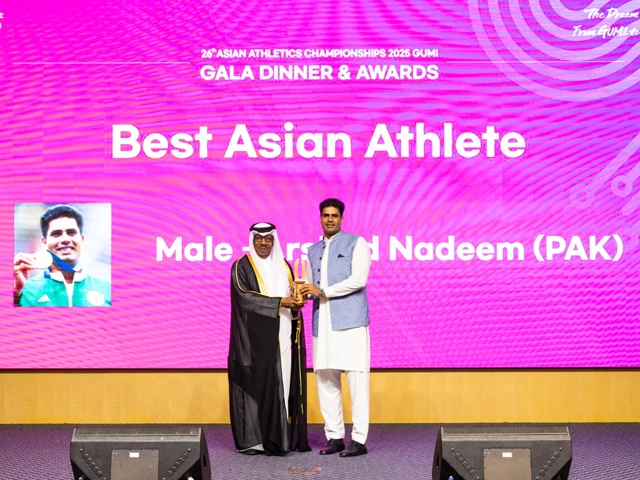 pakistan s olympic gold medalist arshad nadeem receives the best asian athlete award from asian athletics at gumi south korea photo courtesy x arshadolympian1 pakistan s olympic gold medalist arshad nadeem receives the best asian athlete award from asian athletics at gumi south korea photo courtesy x arshadolympian1