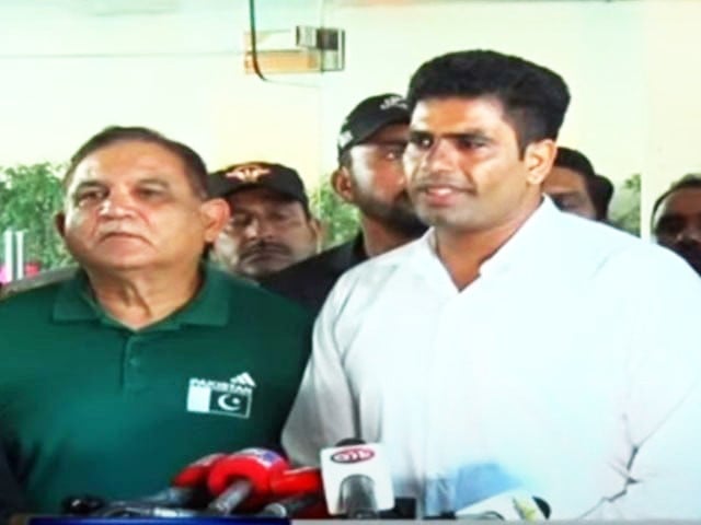 arshad nadeem addressing media alongside coach salman butt in islamabad on august 13 screengrab