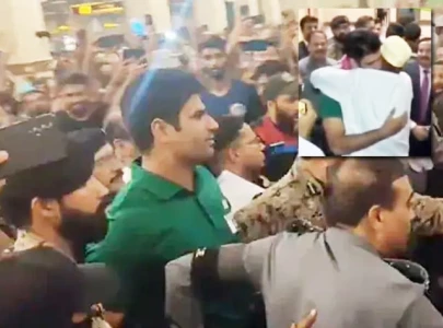watch arshad nadeem father share tears of joy at lahore airport