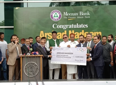 arshad nadeem honoured by meezan bank for historic olympic gold arshad nadeem honoured by meezan bank for historic olympic gold