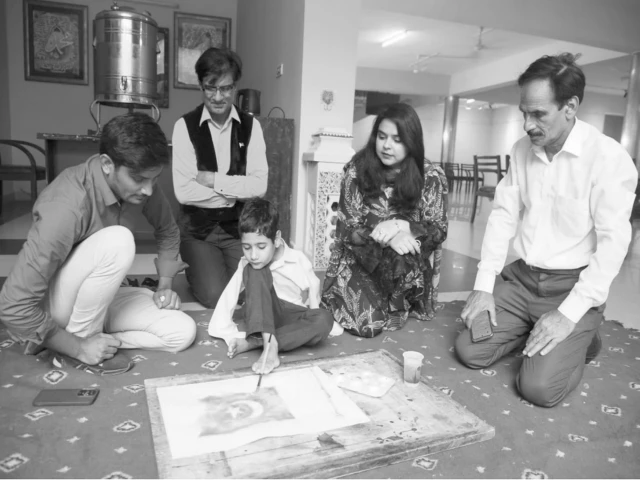 art knows no limits young artist muhammad abdullah paints with his feet during the azadi kay rang competition turning determination and creativity into a powerful expression of patriotism photo express art knows no limits young artist muhammad abdullah paints with his feet during the azadi kay rang competition turning determination and creativity into a powerful expression of patriotism photo express