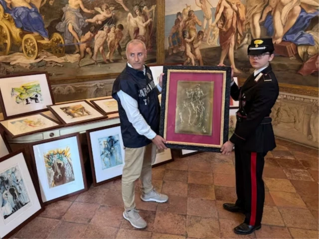 Italian police claims Dali paintings on display were fake