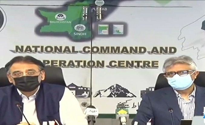 asad umar and dr faisal sultan during an ncoc press conference photo associated press of pakistan twitter screengrab