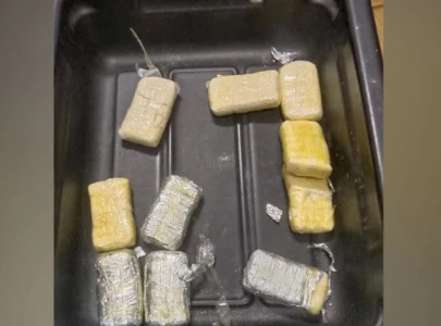 passenger carrying 1kg heroin to saudi arabia arrested at karachi airport passenger carrying 1kg heroin to saudi arabia arrested at karachi airport