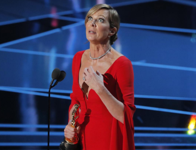 90th Academy Awards - Oscars Show - Hollywood, California, U.S., 04/03/2018 - Allison Janney kisses Sam Rockwell. REUTERS/Lucas Jackson 