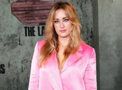 ashley johnson returns in voice cameo for the last of us season 2 episode 2