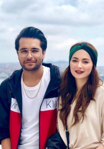 hania aamir confirms she s not dating asim azhar hania aamir confirms she s not dating asim azhar