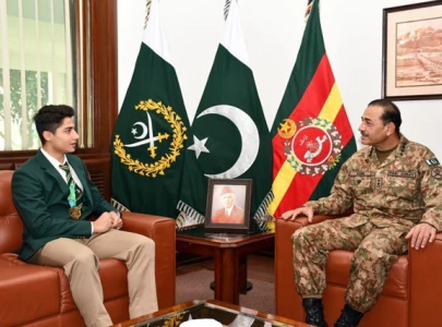 coas meets world junior squash champion hamza khan at ghq coas meets world junior squash champion hamza khan at ghq