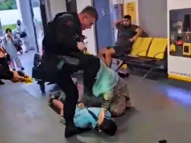 protest erupts after uk cops filmed assaulting pakistanis at manchester airport protest erupts after uk cops filmed assaulting pakistanis at manchester airport