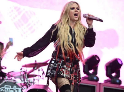glastonbury faces backlash over dangerous overcrowding at avril lavigne s performance