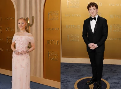 ariana grande and ethan slater walk the sag awards red carpet solo ariana grande and ethan slater walk the sag awards red carpet solo