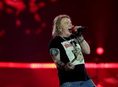 axl rose 62 parties in mulberry past closing   guns n roses lead sings steely dan s dirty work